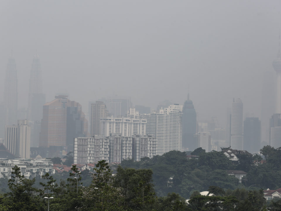"Haze" in Kuala Lumpur © Yusof Mat Isa